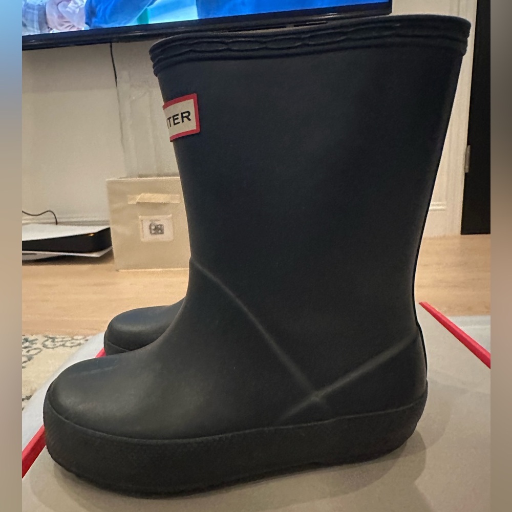 Hunter toddler size us 7 rain boots, navy blue